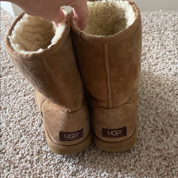 UGGS - Picture 4 of 4